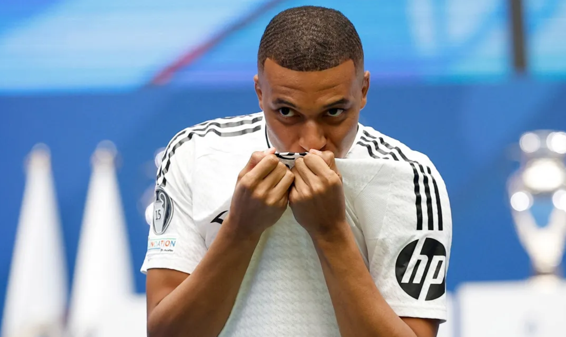 Mbappé firma contrato con el Real Madrid